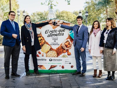 El Ayuntamiento, a través de Lipasam, la APP ElTenedor y Ecovidrio ponen en marcha la campaña ‘El reto que alimenta’ con el objetivo de reciclar cinco toneladas de vidrio que se traducirán en donaciones para el Banco de Alimentos de Sevilla