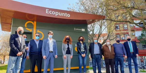 El Ayuntamiento amplía la red de ecopuntos de recogida selectiva con una nueva instalación junto a la Glorieta Olímpica de La Macarena y eleva a 14 la red de Lipasam en los distritos