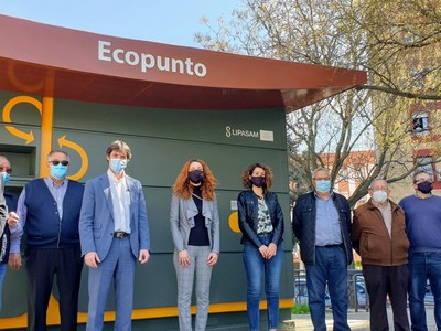 El Ayuntamiento amplía la red de ecopuntos de recogida selectiva con una nueva instalación junto a la Glorieta Olímpica de La Macarena y eleva a 14 la red de Lipasam en los distritos