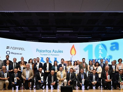 EL AYUNTAMIENTO DE SEVILLA RECIBE EL MÁXIMO RECONOCIMIENTO DE LA INDUSTRIA POR LA RECOGIDA DE PAPEL Y CARTÓN, EL PREMIO TRES PAJARITAS AZULES