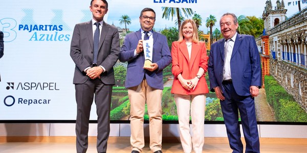 El Ayuntamiento de Sevilla recibe el máximo reconocimiento por la recogida de papel y cartón con tres Pajaritas Azules