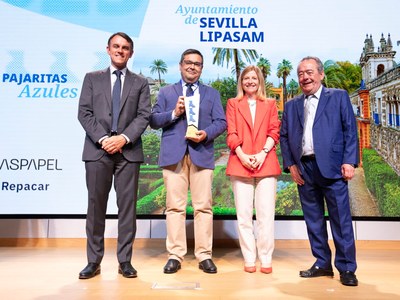 El Ayuntamiento de Sevilla recibe el máximo reconocimiento por la recogida de papel y cartón con tres Pajaritas Azules