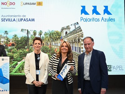 EL AYUNTAMIENTO DE SEVILLA RECIBE EL PREMIO TRES PAJARITAS AZULES, EL MAYOR RECONOCIMIENTO DE LA INDUSTRIA AL SERVICIO DE RECOGIDA SELECTIVA DE PAPEL Y CARTÓN