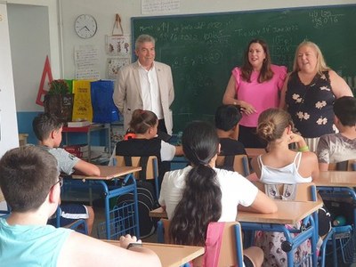 El Ayuntamiento despliega acciones educativas en los colegios de Alcosa para fomentar el uso de los nuevos contenedores de biorresiduos y concienciar a los escolares sobre el reciclaje y la economía circular