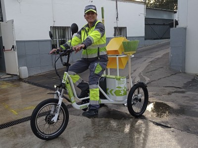 El Ayuntamiento destina más de 103.000 euros al mantenimiento de los triciclos eléctricos de la flota de vehículos de Lipasam