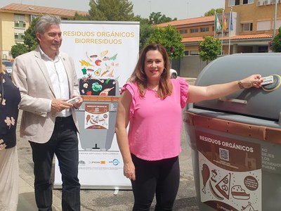 El Ayuntamiento impulsa una inversión de casi 3,8 millones de euros para extender la recogida selectiva de biorresiduos en la ciudad a partir de un proyecto que ha recibido el respaldo de los fondos europeos Next Generation