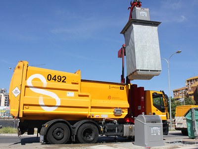 El Ayuntamiento pone en funcionamiento los nuevos contenedores soterrados del Polígono Sur tras una campaña de información para su buen uso