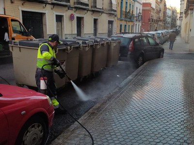 El Ayuntamiento pone en marcha en marzo un nuevo plan especial de limpieza de contenedores y desbroces con 70 contrataciones de refuerzo en la plantilla de la empresa pública Lipasam