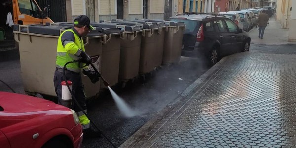 El Ayuntamiento pone en marcha en marzo un nuevo plan especial de limpieza de contenedores y desbroces con 70 contrataciones de refuerzo en la plantilla de la empresa pública Lipasam