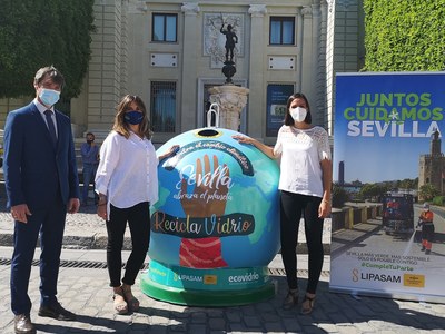 El Ayuntamiento y Ecovidrio lanzan un reto a los distritos de Sevilla para impulsar el reciclaje de envases de vidrio en la ciudad