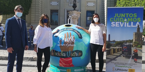 El Ayuntamiento y Ecovidrio lanzan un reto a los distritos de Sevilla para impulsar el reciclaje de envases de vidrio en la ciudad