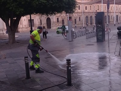 LIPASAM ACTIVA UN DISPOSITIVO ESPECIAL DE LIMPIEZA PARA LA FESTIVIDAD DE LA VIRGEN DE LOS REYES