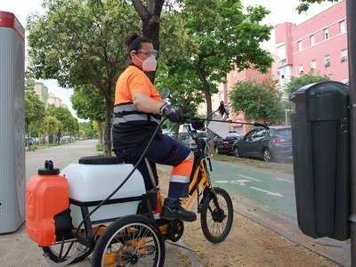 Lipasam desinfectará contenedores y mobiliario urbano con triciclos eléctricos adaptados a través de un proyecto piloto con la empresa sevillana Bikelecing