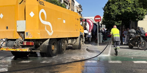 LIPASAM DESPLIEGA UN PLAN ESPECIAL DE LIMPIEZA EN LOS ITINERARIOS DE PASO DE LAS HERMANDADES Y AGRUPACIONES DE EL ROCIO