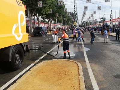 Lipasam enlaza una nueva fase del ‘Plan Ciudad’ para la mejora de la limpieza y de la calidad del servicio con la puesta en marcha de un plan especial para la Feria de 2022 conformado por más de medio millar de operarios y más de un centenar de vehículos