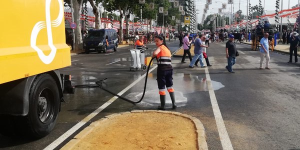 Lipasam enlaza una nueva fase del ‘Plan Ciudad’ para la mejora de la limpieza y de la calidad del servicio con la puesta en marcha de un plan especial para la Feria de 2022 conformado por más de medio millar de operarios y más de un centenar de vehículos