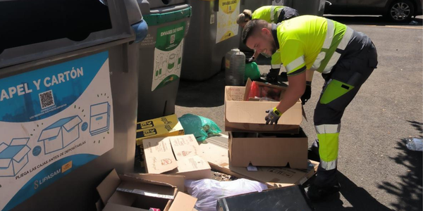 Lipasam gasta 7 millones al año en limpiar los puntos de contenedores y recoger la basura que se saca de ellos