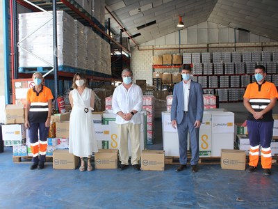 Lipasam hace entrega a la Fundación Banco de Alimentos de Sevilla de 2.340 kilos de alimentos aportados por los trabajadores de la empresa municipal de la limpieza