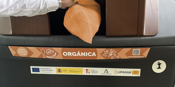 LIPASAM implanta el contenedor marrón para residuos orgánicos en todos los distritos de la ciudad LIPASAM implanta el contenedor marrón para residuos orgánicos en todos los distritos de la ciudad