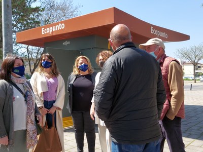 LIPASAM INSTALA UN NUEVO ECOPUNTO PARA RECOGIDA SELECTIVA EN EL BARRIO DE ALCOSA