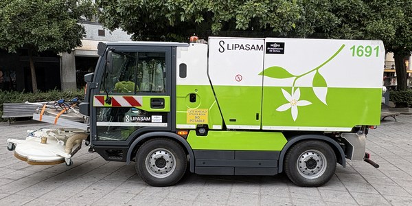 LIPASAM PONE EN MARCHA 6 NUEVAS DECAPADORAS PARA DESINCRUSTAR LAS MANCHAS DEL SUELO