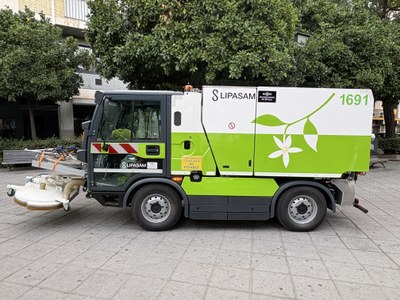 LIPASAM PONE EN MARCHA 6 NUEVAS DECAPADORAS PARA DESINCRUSTAR LAS MANCHAS DEL SUELO